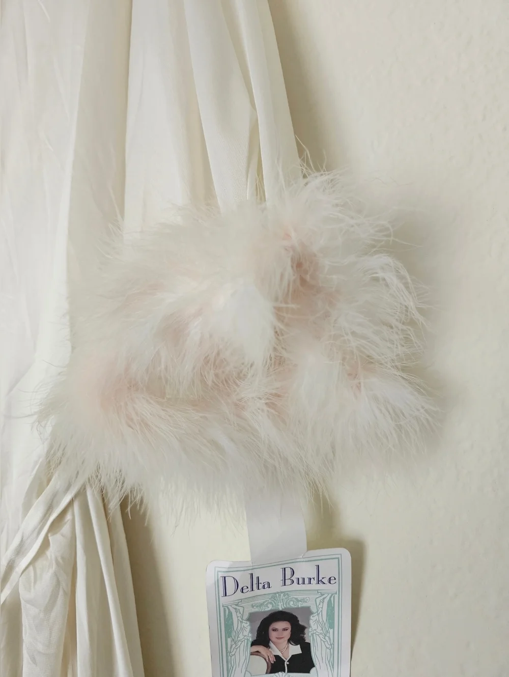 Delta Burke Ivory Lounge Robe with Pale Pink Feather Trim